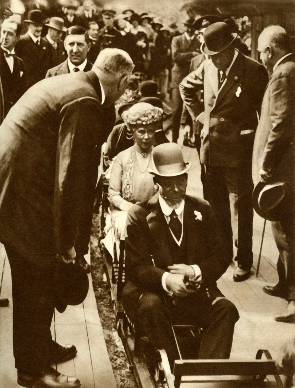 King George V and Queen Mary at the British Empire Exhibition, Wembley, London by Unbekannt