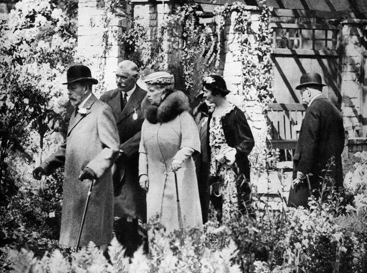 King George V and Queen Mary at the Chelsea Flower Show, London, 1930s by Unbekannt