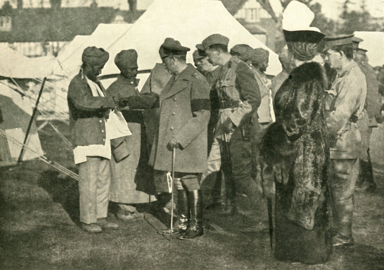 King George and Queen Mary visit wounded soldiers, First World War, 1915, c1920 by Unbekannt