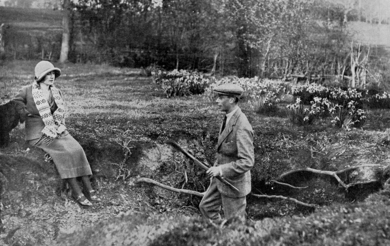Lady Elizabeth Bowes-Lyon and the Duke of York at her Hertfordshire Home near Welwyn by Unbekannt