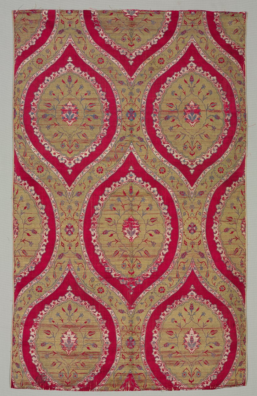Lampas with floral medallions in ogival lattice by Unbekannt