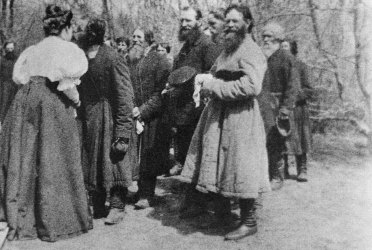 Landowner Giving the Paschal Greeting to Her Peasants, Russia, 1890s by Unbekannt