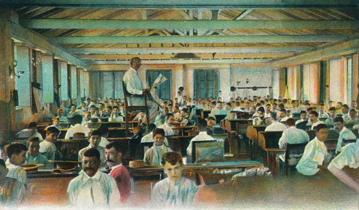 Lector reading to cigar rollers, Cigar Factory, Havana, Cuba, 1910s by Unbekannt