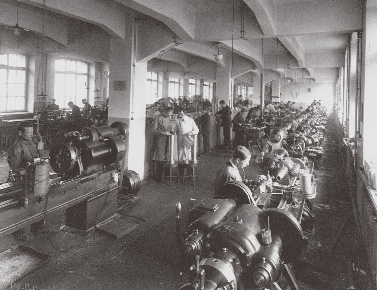 Lens Processing at the Factory of the Optical Mechanical Association in Petersburg, 1916 by Unbekannt