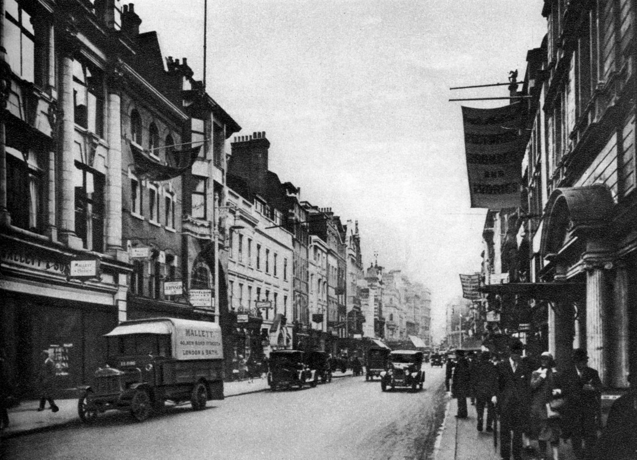 Looking South in New Bond Street, London by Unbekannt