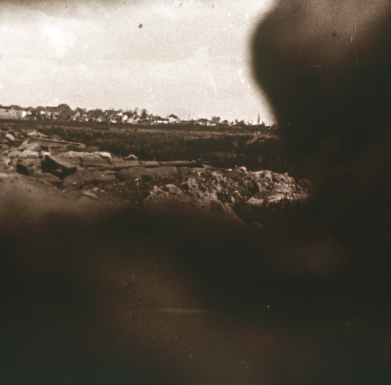 Machine gun shelter, Diksmuide, Belgium, c1914-c1918 by Unbekannt