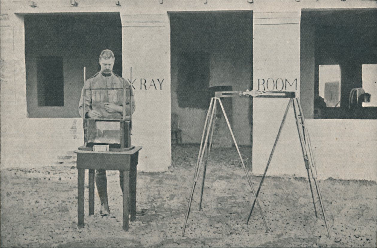 Major Battersby Using the Localizing Apparatus by Unbekannt