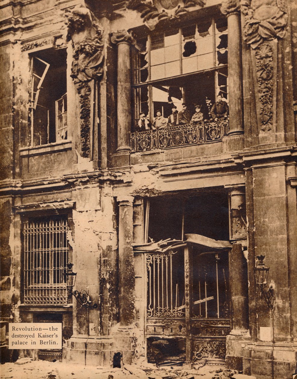 Members of the Peoples Marine Division on the Balcony of the City Palace, December 1918 by Unbekannt