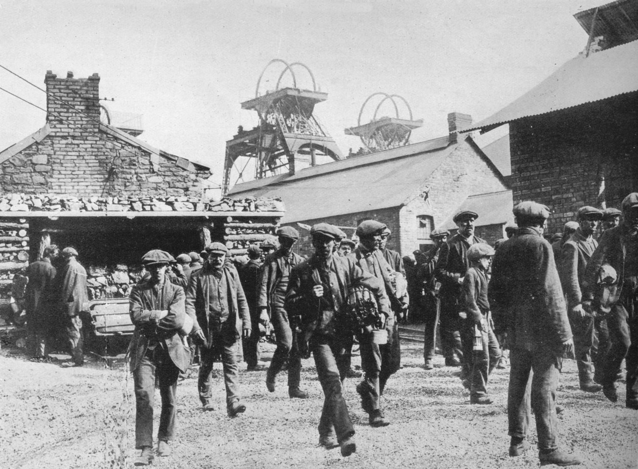 Miners leaving the pithead after the expiration of their strike notices, 1915 by Unbekannt