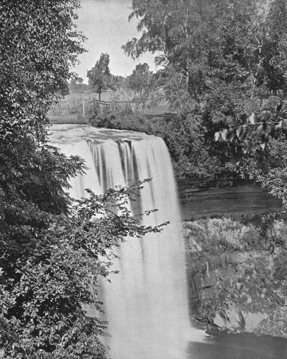 Minnehaha Falls, Minneapolis, Minnesota, USA by Unbekannt