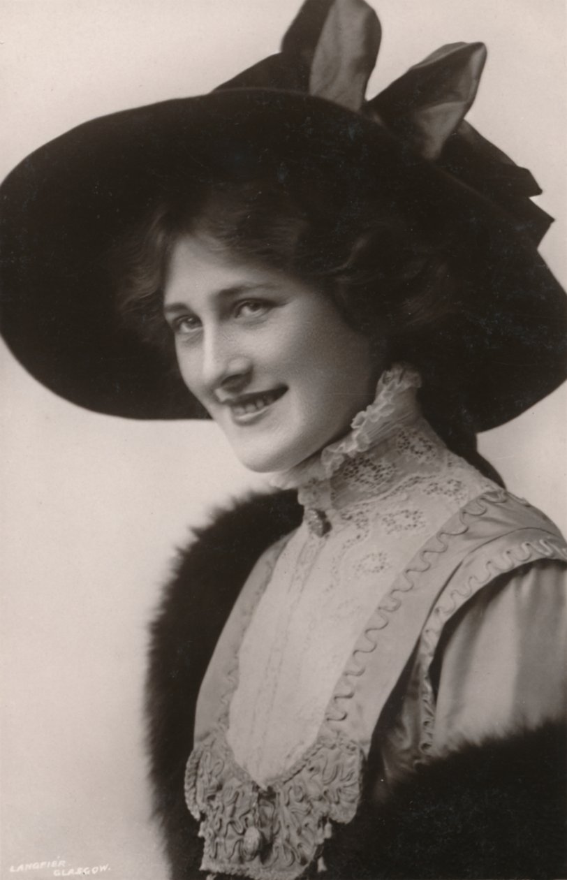 Miss Phyllis Dare, c1930 by Unbekannt