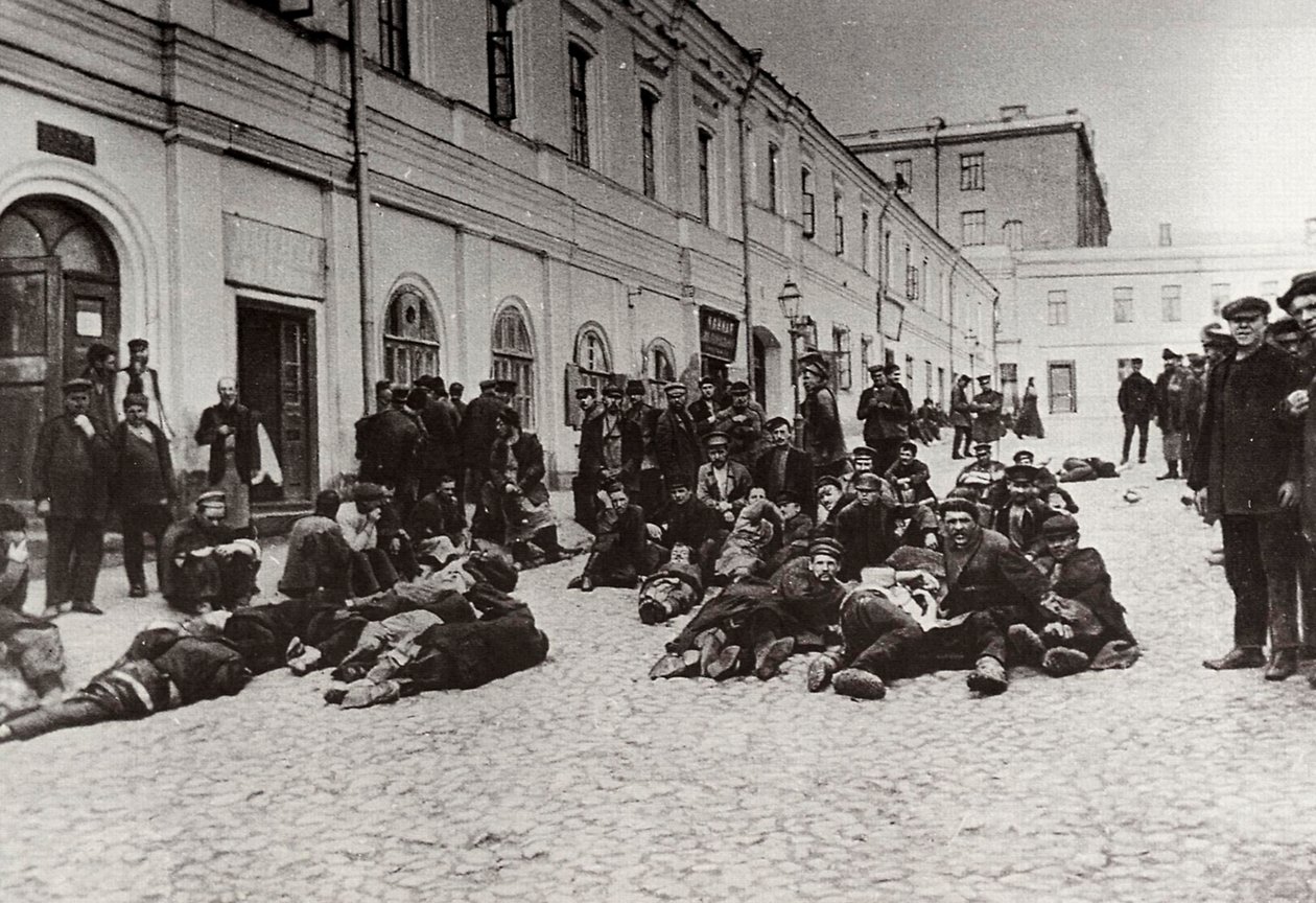 Moscow homeless shelter dwellers, Russia, c1904 by Unbekannt