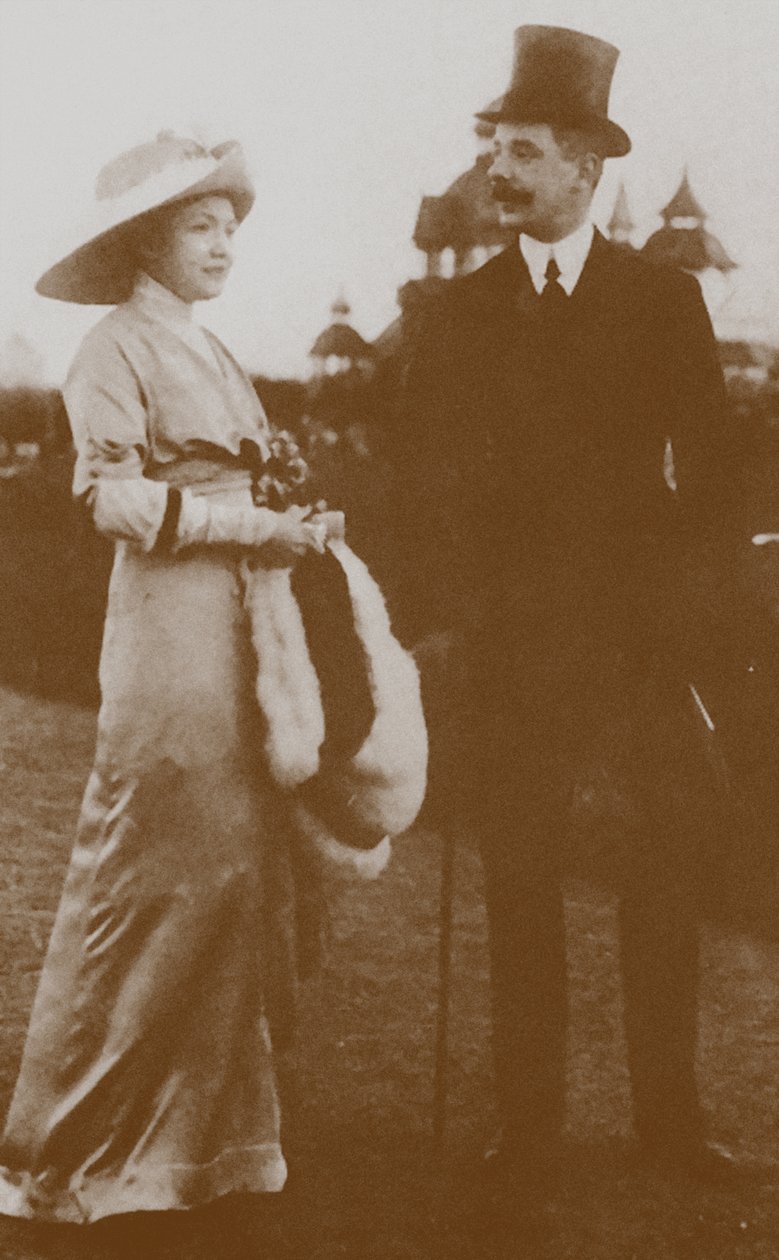 Moura Budberg with her first husband von Benckendorf at the Berlin Horse Racing by Unbekannt