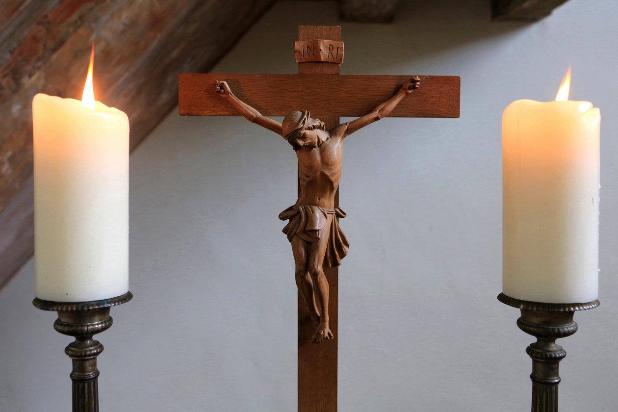 Candles and Crucifix, Lutheran Temple by Unbekannt