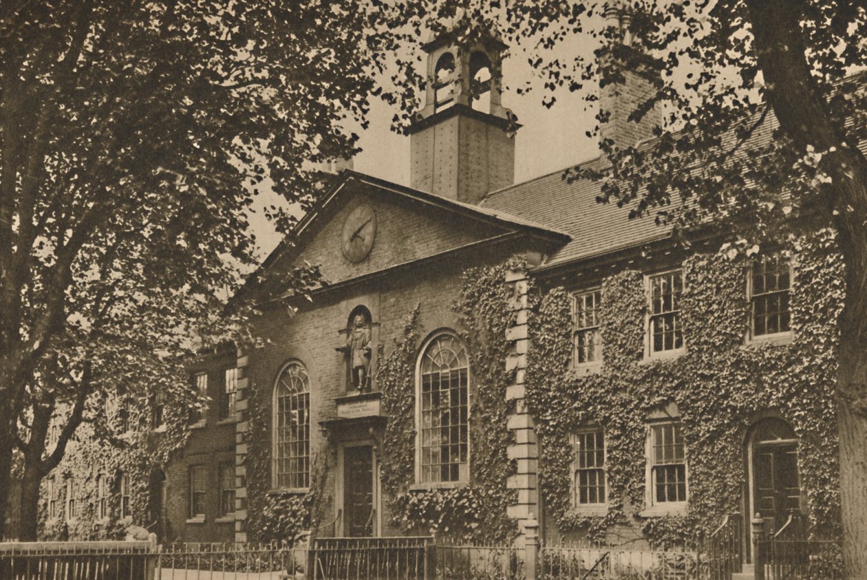 Old Almshouses in the Kingsland Road Turned Into a Furniture Museum, c1935 by Unbekannt
