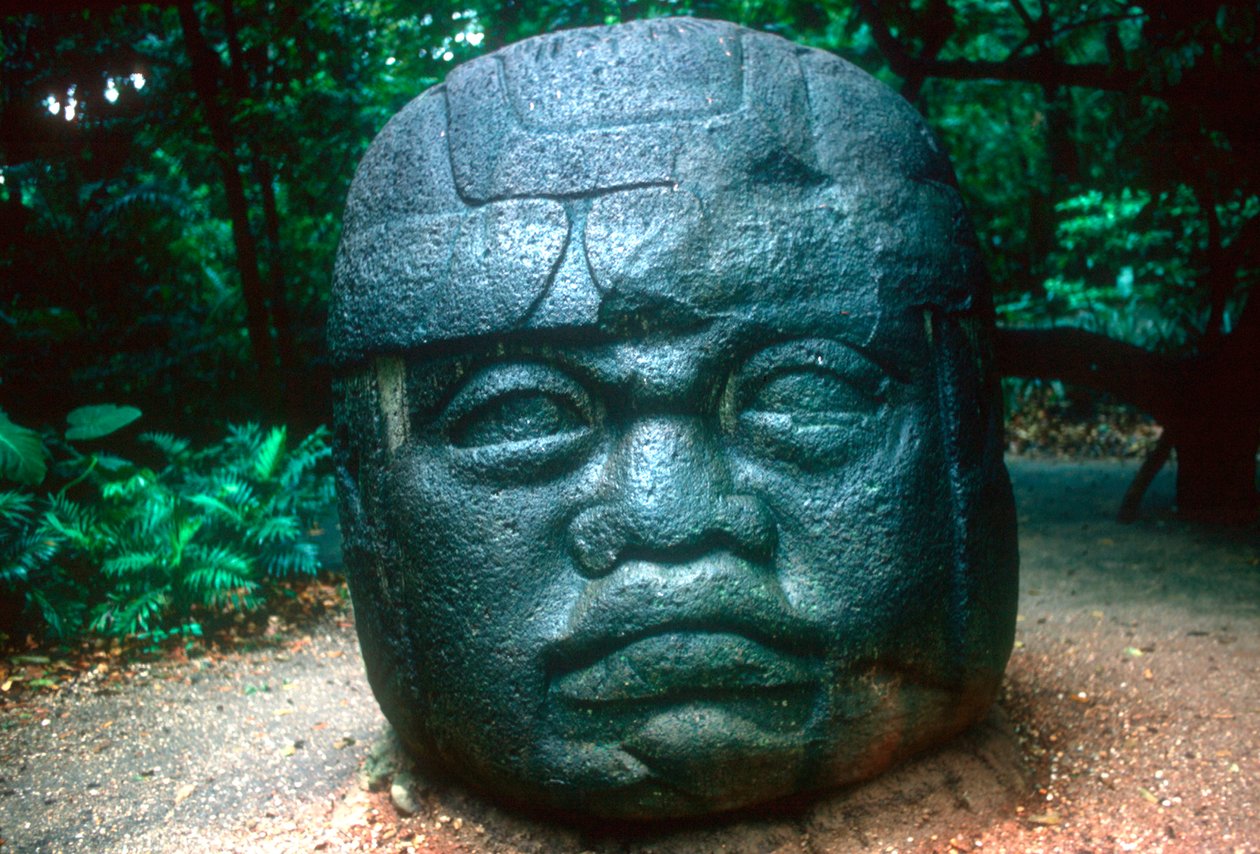 Olmec carved head from La Venta, Pre-Columbian, Central America, 1150-800 BC by Unbekannt