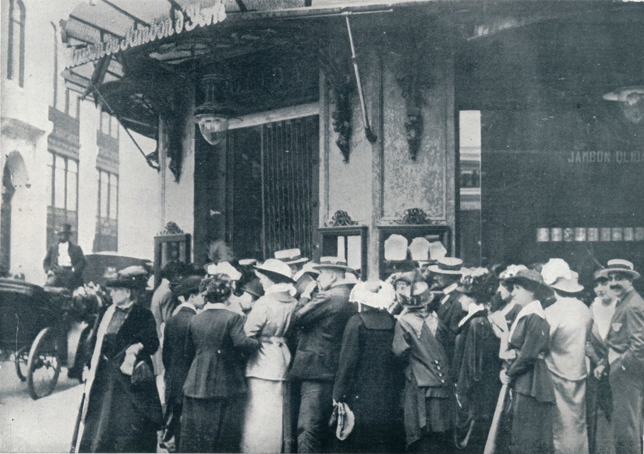Outside One of the Paris Provision Stores When a Siege of the City Was Feared by Unbekannt