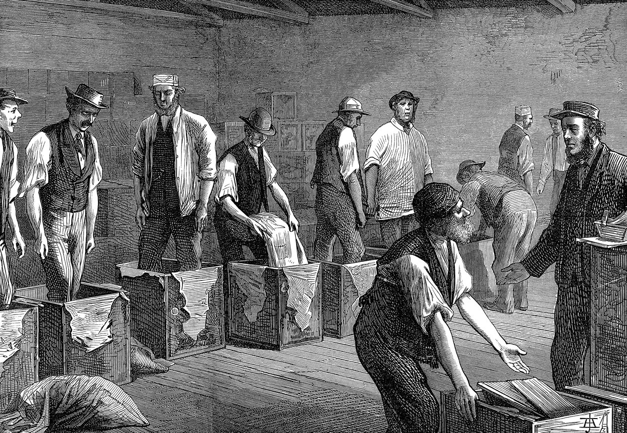 Packing Tea in the Warehouses of the East & West India Dock Company, London, 1874 by Unbekannt
