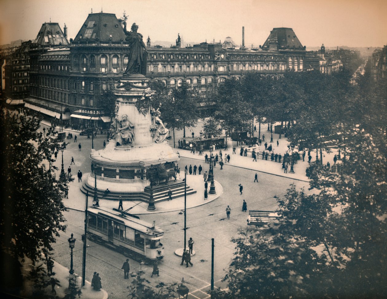 Paris - La Place De La République by Unbekannt