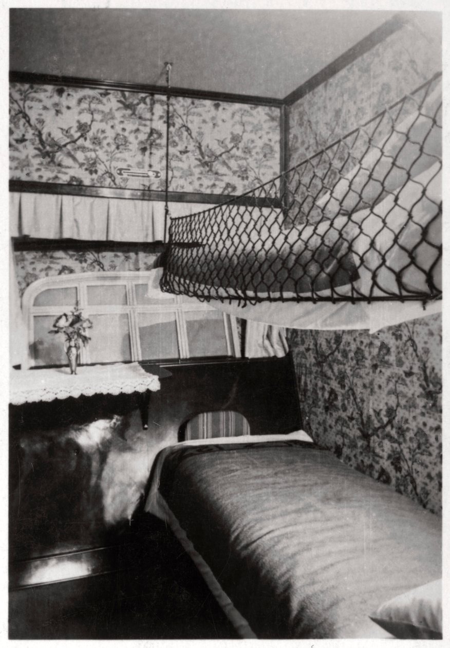 Passenger Cabin at Night, LZ 127 Graf Zeppelin, 1933 by Unbekannt