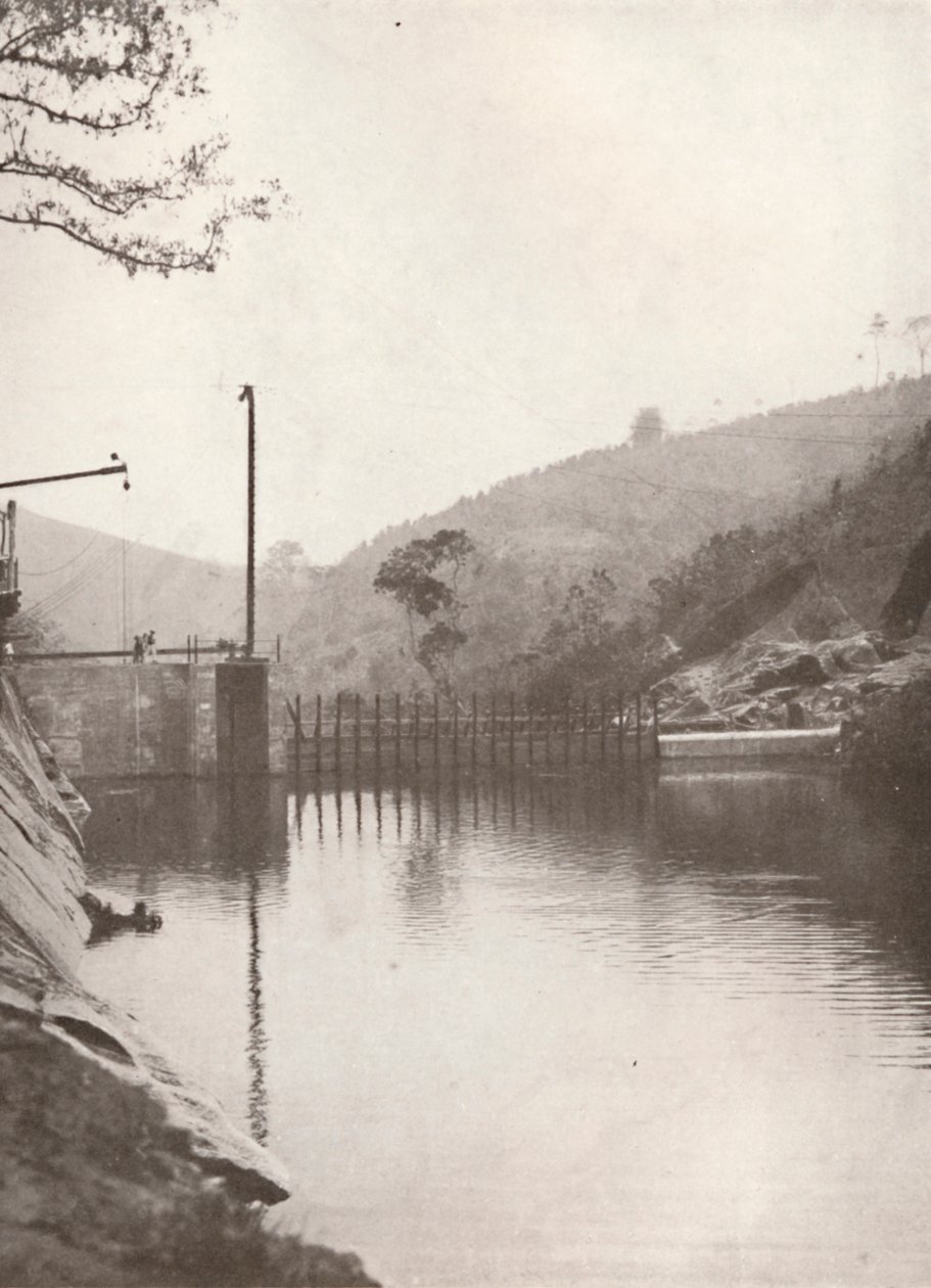 Pirahy Diversion Dam from Upstream of the Rio Light and Power Works, 1914 by Unbekannt