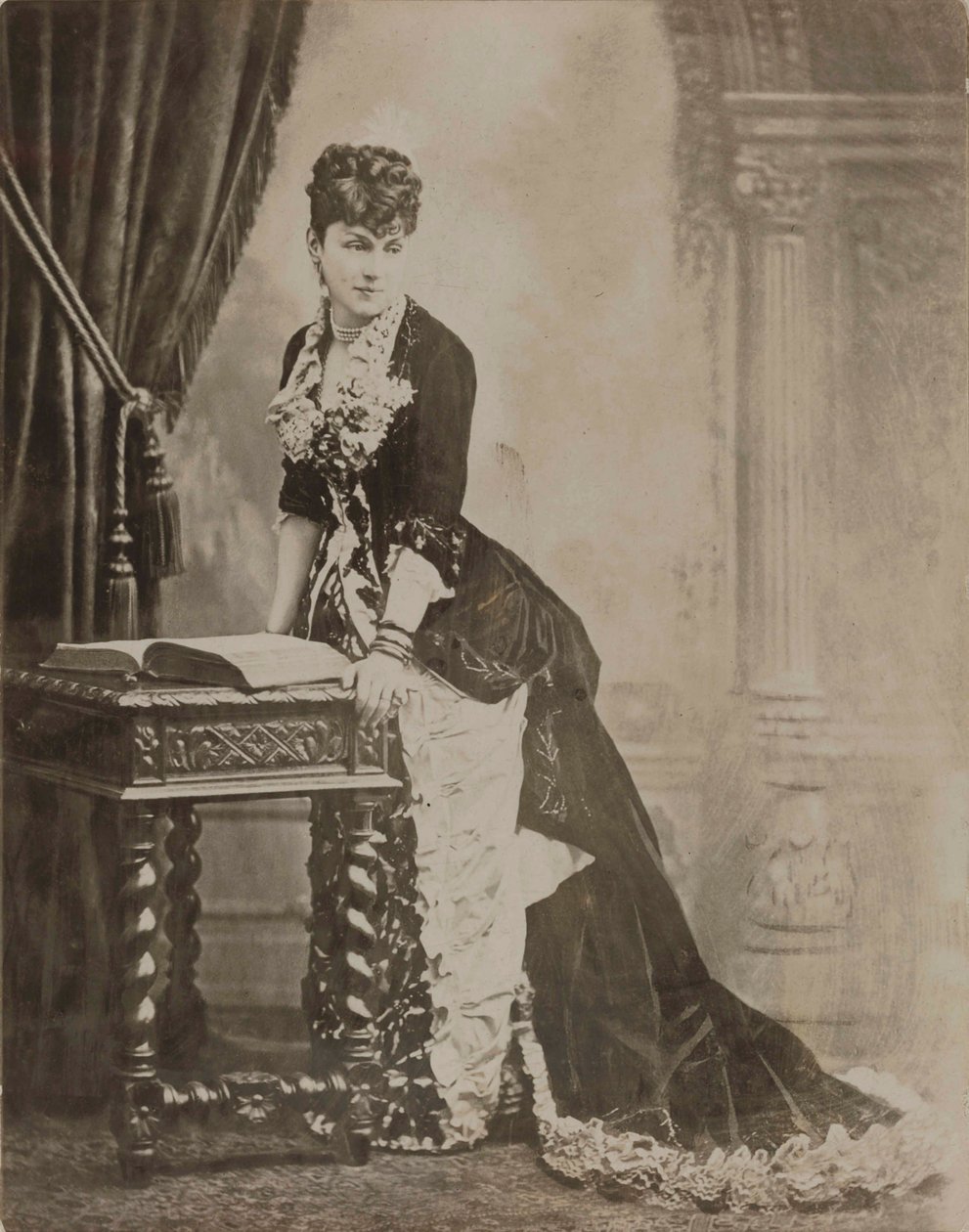Portrait of Marquise Marie Arconati Visconti, née Peyrat, 1870 by Unbekannt