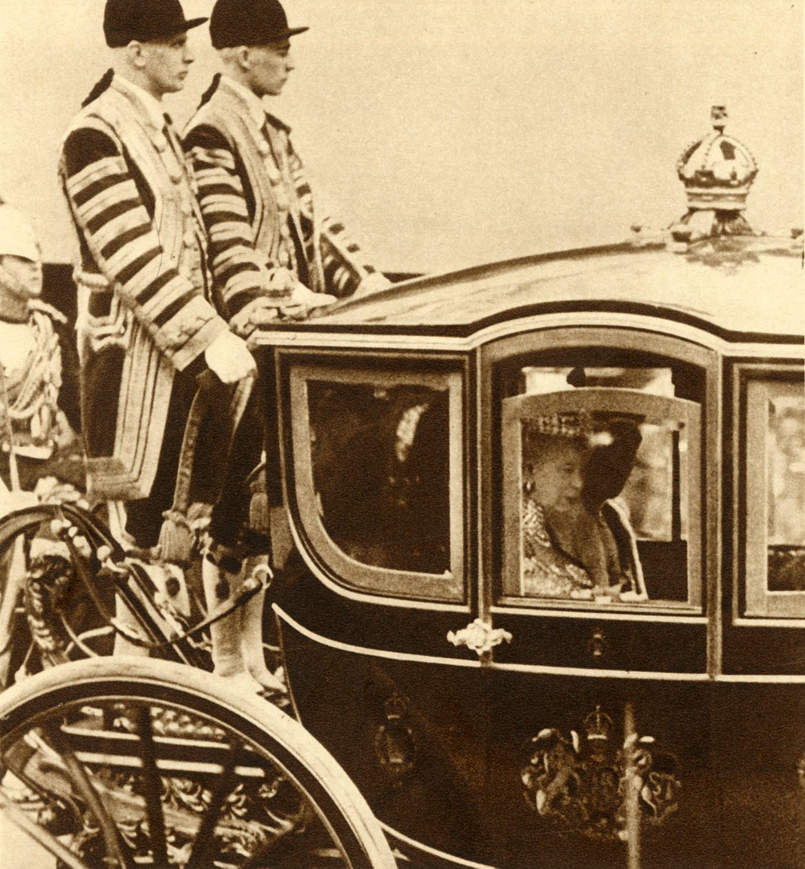 Queen Mary, in her coach of glass, accompanied by Queen Maud of Norway by Unbekannt
