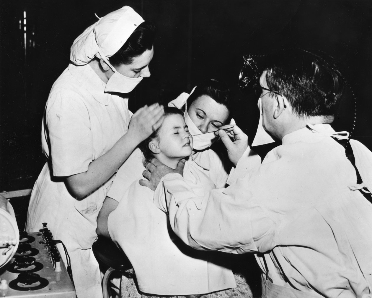 Radium treatment to cure a nasal infection, France by Unbekannt