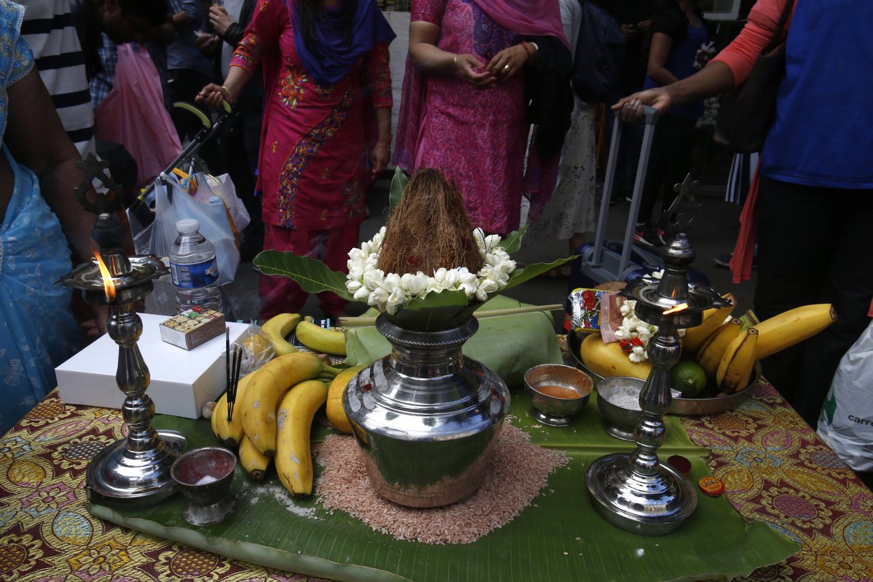Ratha Yatra Chariot Festival in Paris, Offerings by Unbekannt