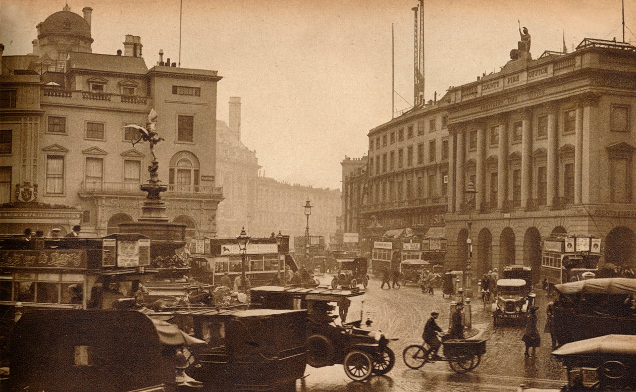 Regent Street, London, England, Viewed from Piccadilly Circus by Unbekannt