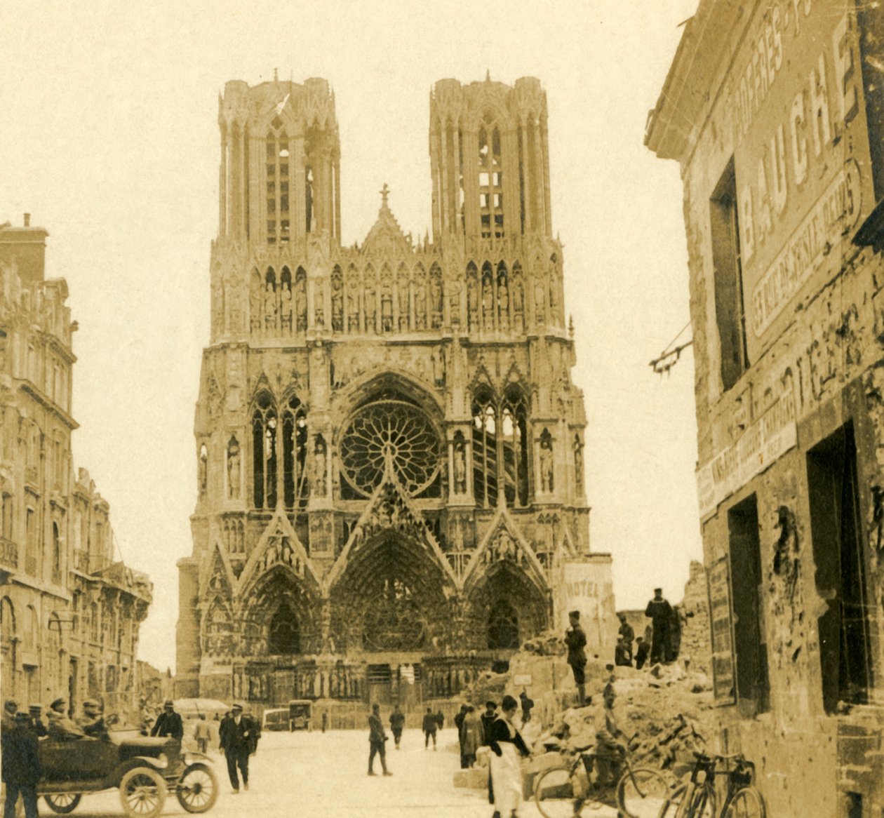 Reims Cathedral, Reims, northern France, c1914-c1918 by Unbekannt