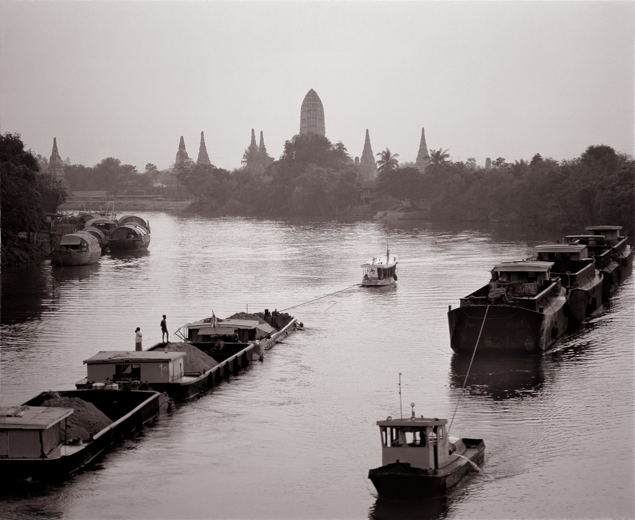 River barges on Chao Phraya River with a view of Wat Chaiwatthanaram by Unbekannt