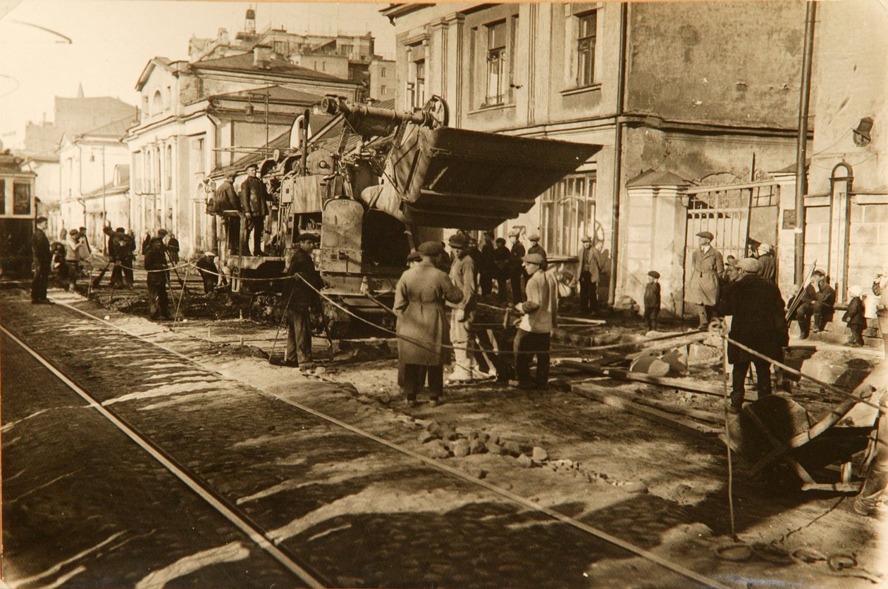 Roadworks in Tverskaya Street, Moscow, USSR by Unbekannt