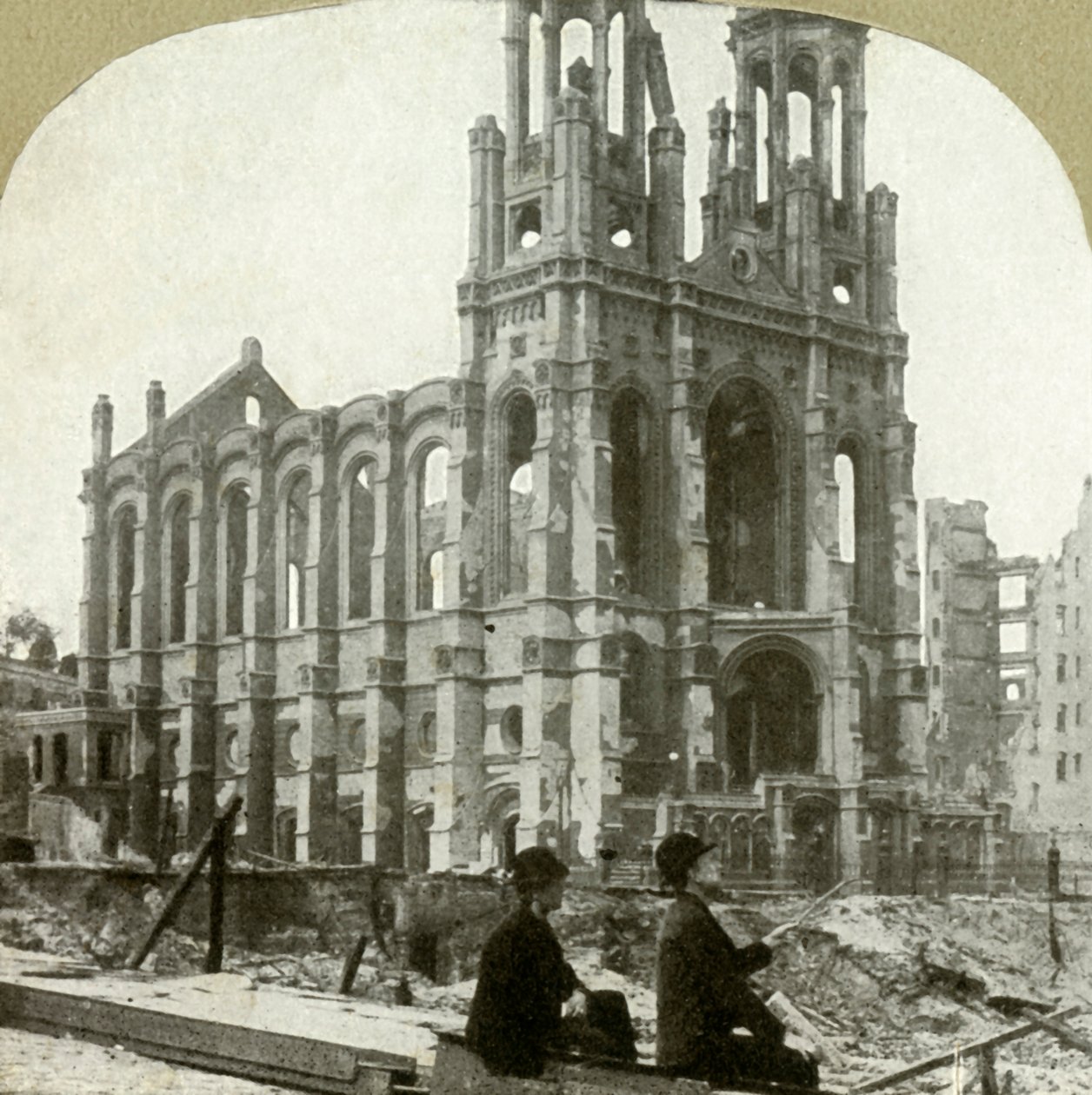 Ruins of the Jewish Synagogue on Sutter St., stood the great earthquakes of 1865 and 1868, 1906 by Unbekannt