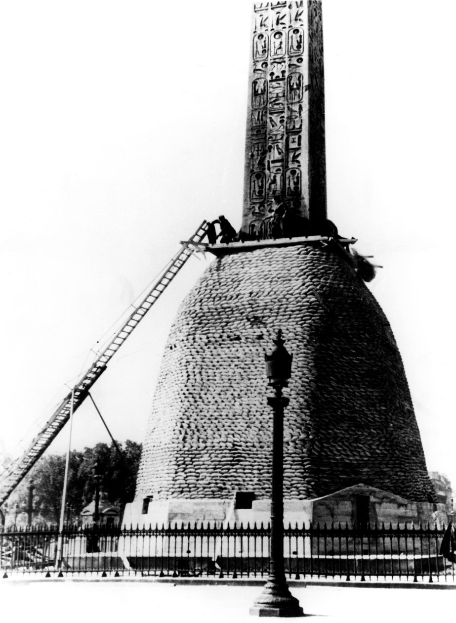 Sandbags protecting the base of the Egyptian obelisk, German-occupied Paris, 1940 by Unbekannt