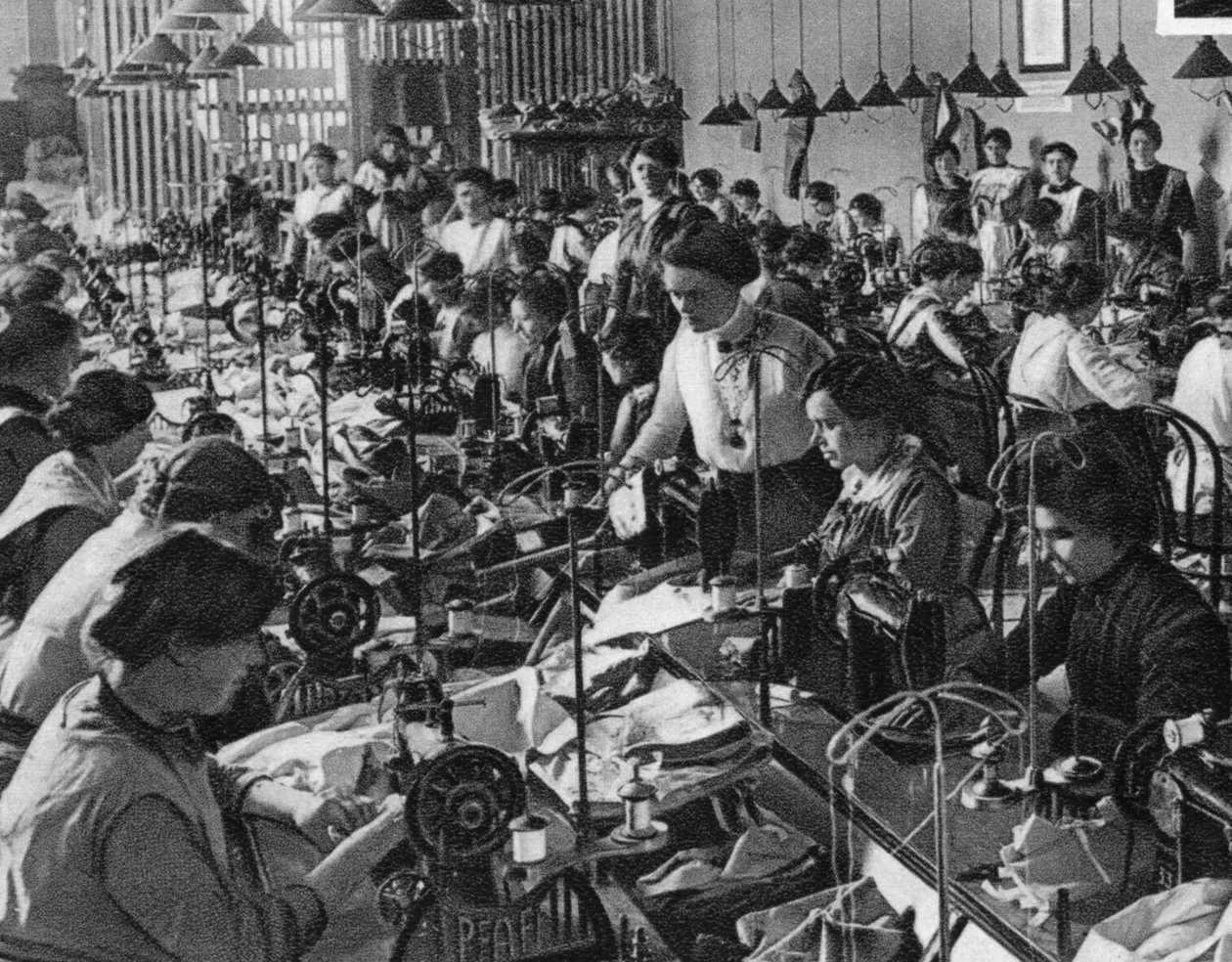 Seamstresses of the National Union of Women, Frankfurt am Main, World War I, 1915 by Unbekannt