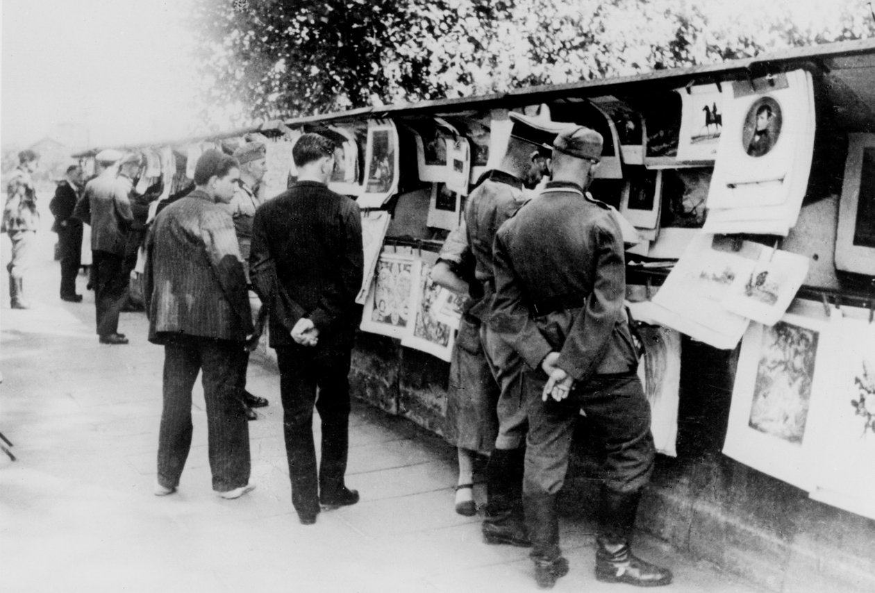 Second-Hand Book and Print Stalls on the Bank of the Seine, German-Occupied Paris by Unbekannt