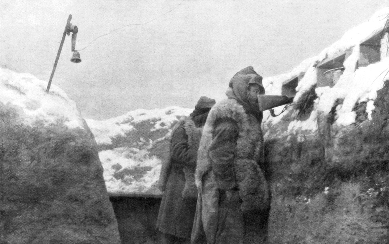 Sentries in a trench looking out over no-mans-land, Pas-de-Calais, France, winter by Unbekannt