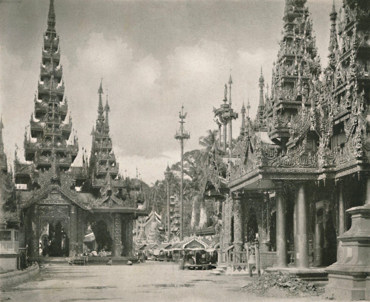 Shrine of the Great Bell at the Shwe Dagon Pagoda, Rangoon, 1900 by Unbekannt