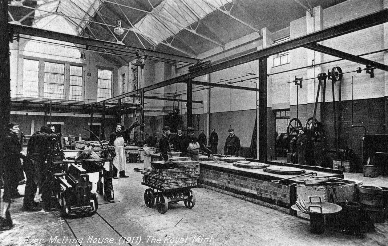 Silver Melting House, the Royal Mint, Tower Hill, London, 1911 by Unbekannt