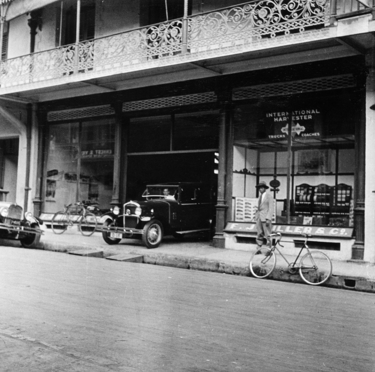 Singer car showroom, Port of Spain, Trinidad, Trinidad and Tobago by Unbekannt
