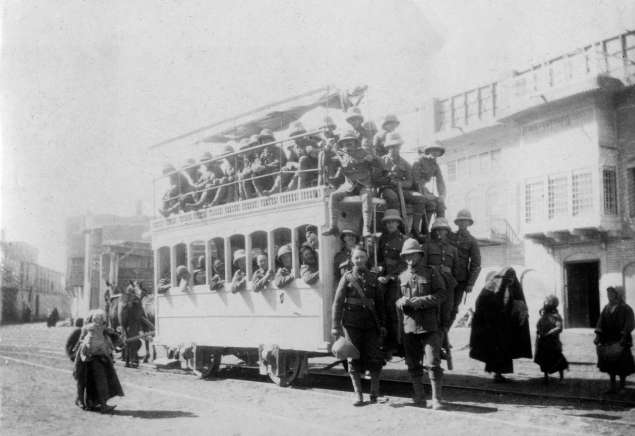 Soldiers from the East Surrey Regiment in Kazimain, en route for Baghdad, Iraq by Unbekannt