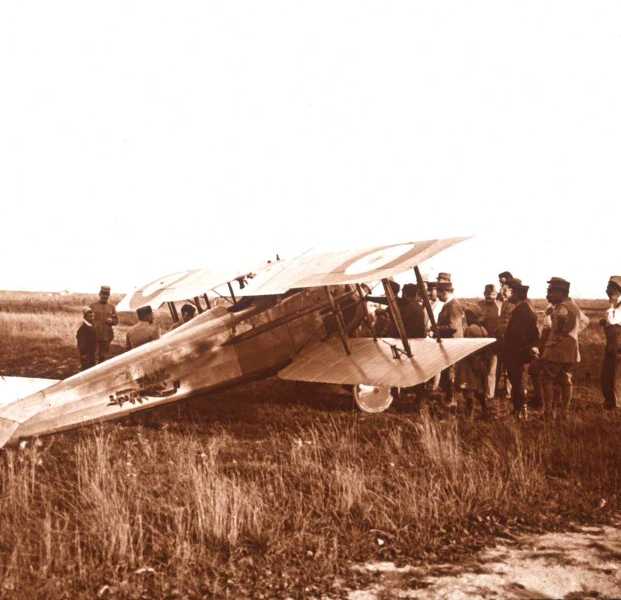 Soldiers surrounding biplane, Somme, northern France by Unbekannt