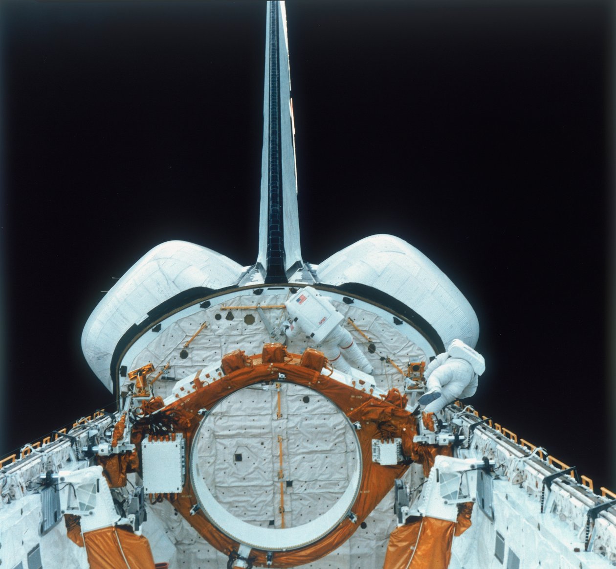 Space Shuttle Astronaut on EVA by Unbekannt