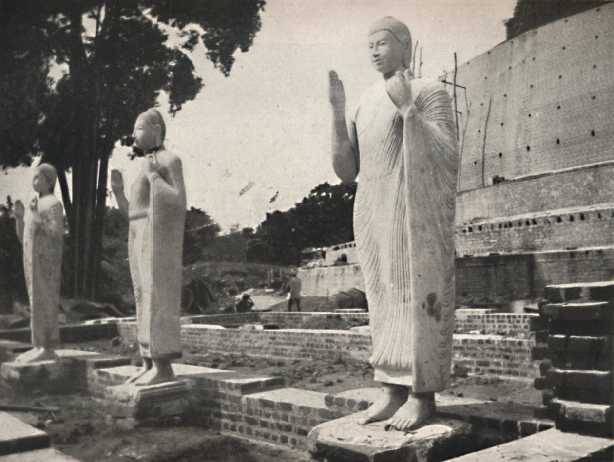 Stone Statues in Front of the Restored Ruwanwali-Dagoba, Anuradhapura by Unbekannt