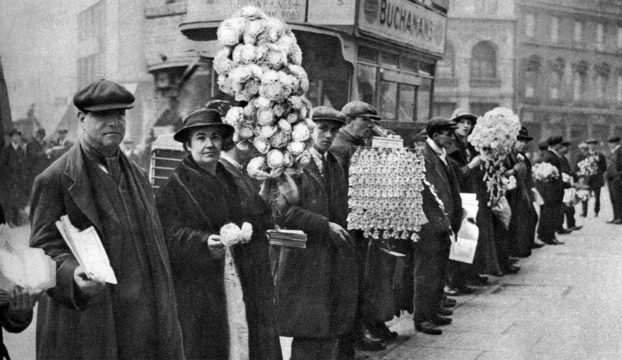 Street Hawkers Selling Football Favours in Walham Green, London, 1926-1927 by Unbekannt