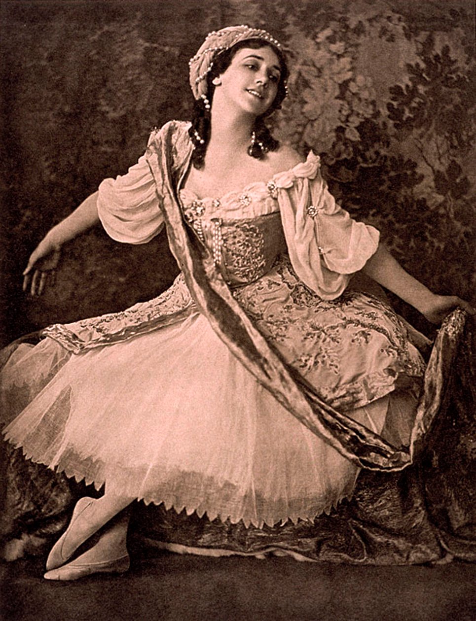 Tamara Karsavina, Russian ballerina, in Nikolai Tcherepnin