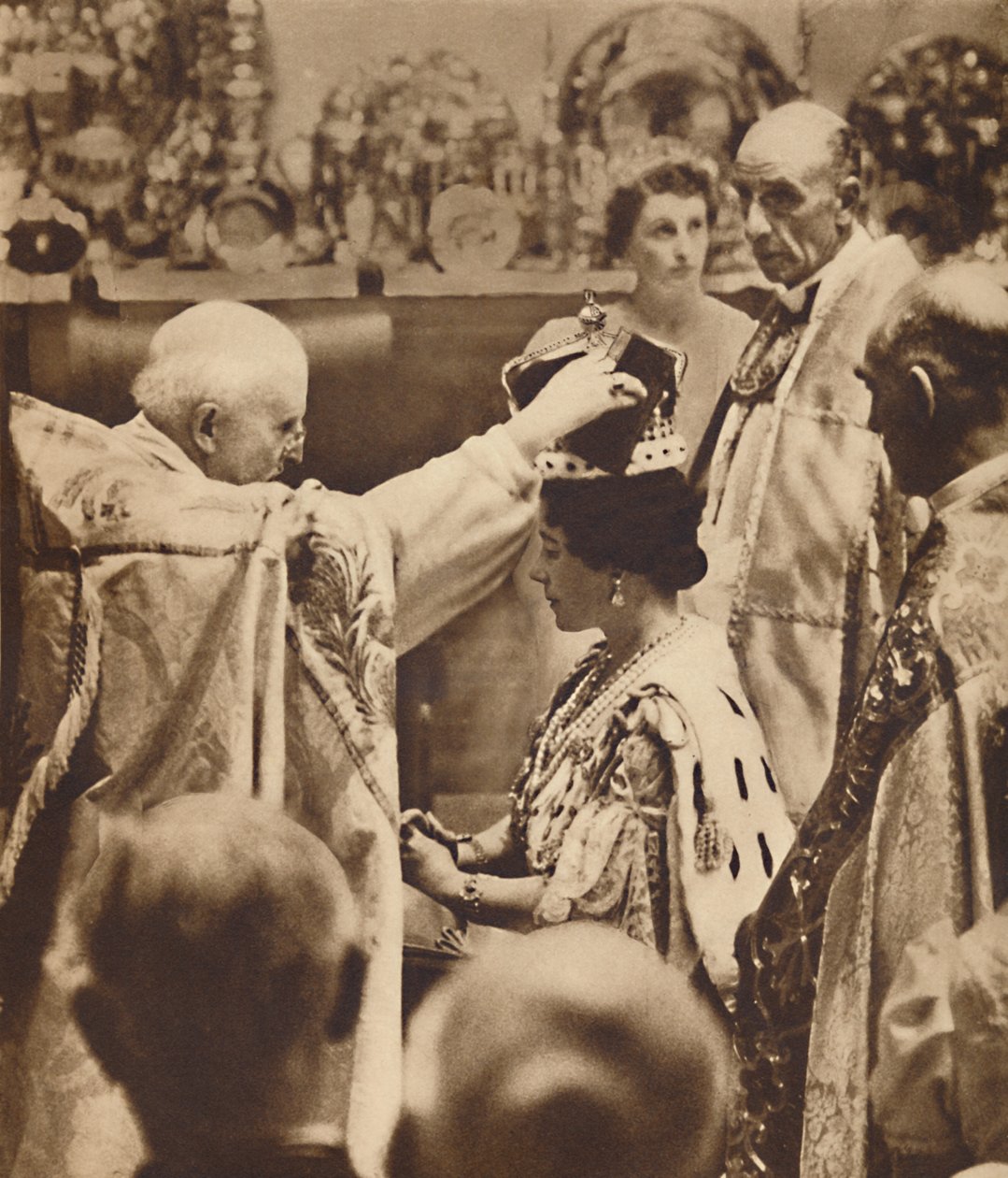 The Queen is Crowned, May 12 1937 by Unbekannt