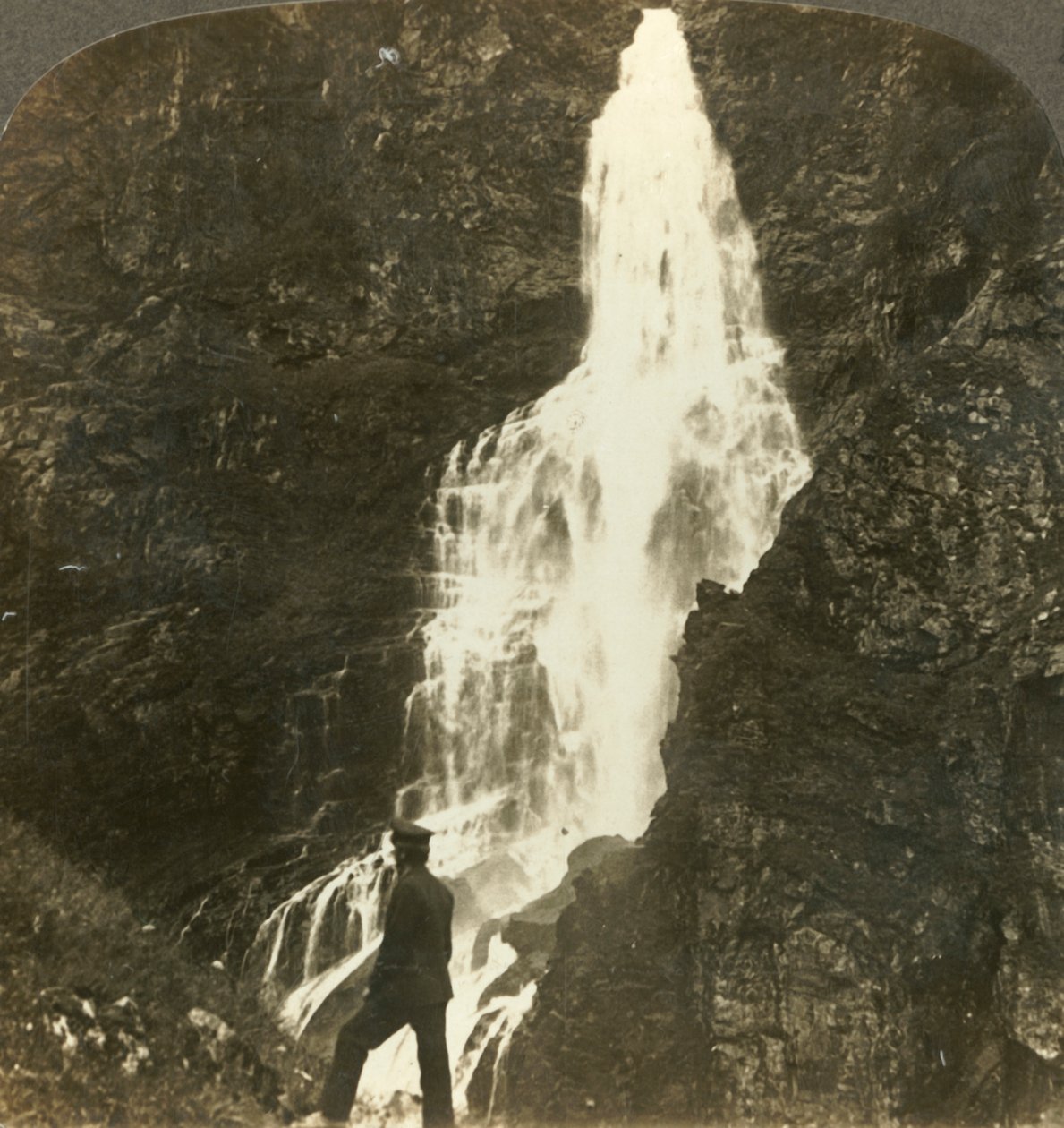 The Sevle Falls, dashing and splashing, near Stalheims hotel, Naerodal, Norway, c1905 by Unbekannt