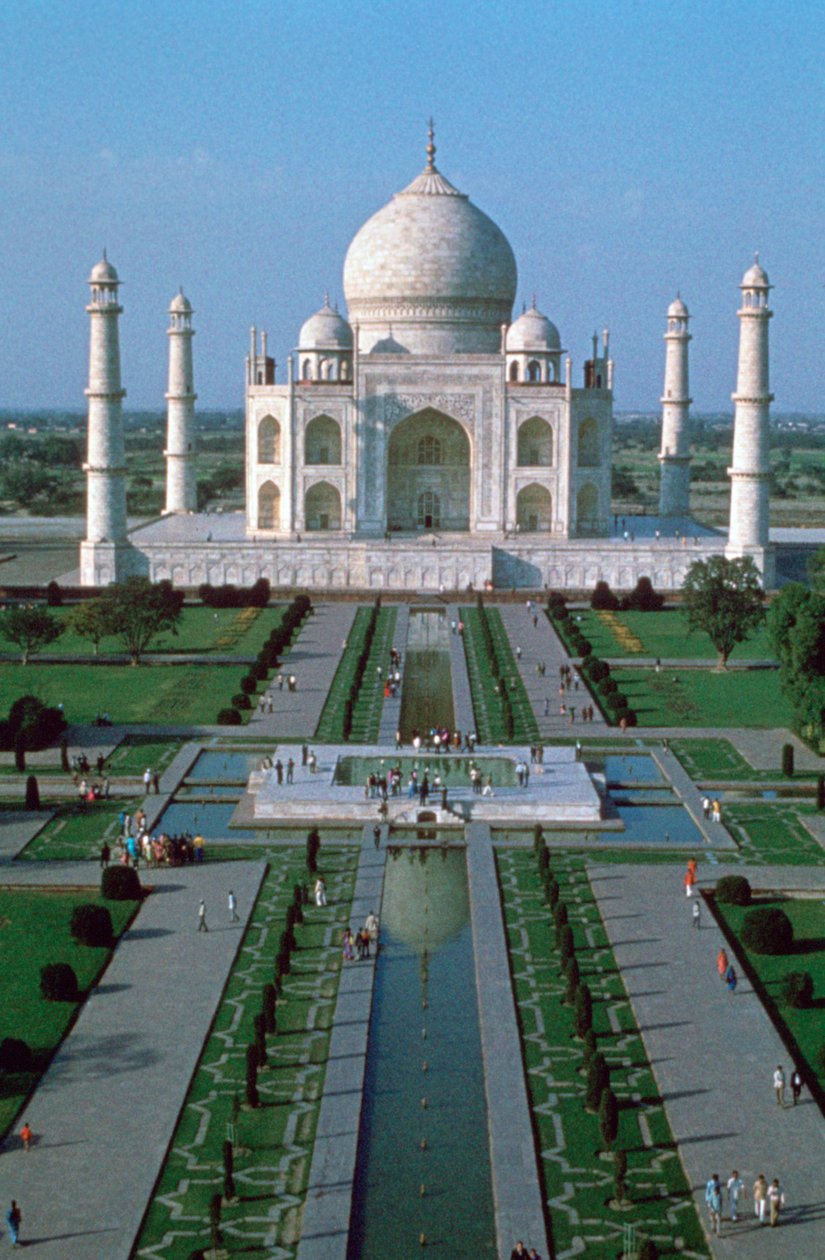 The Taj Mahal, from the Top of the Entrance Gate, Agra, India by Unbekannt